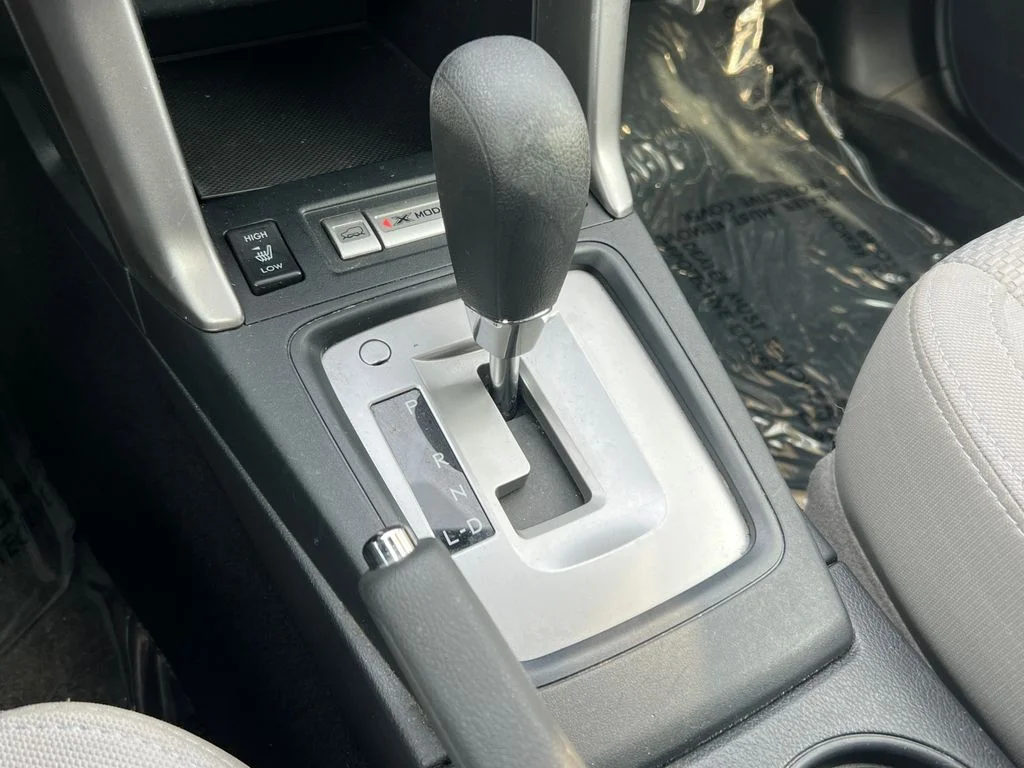 Used 2018 Blue Subaru 2.5i Premium image 30