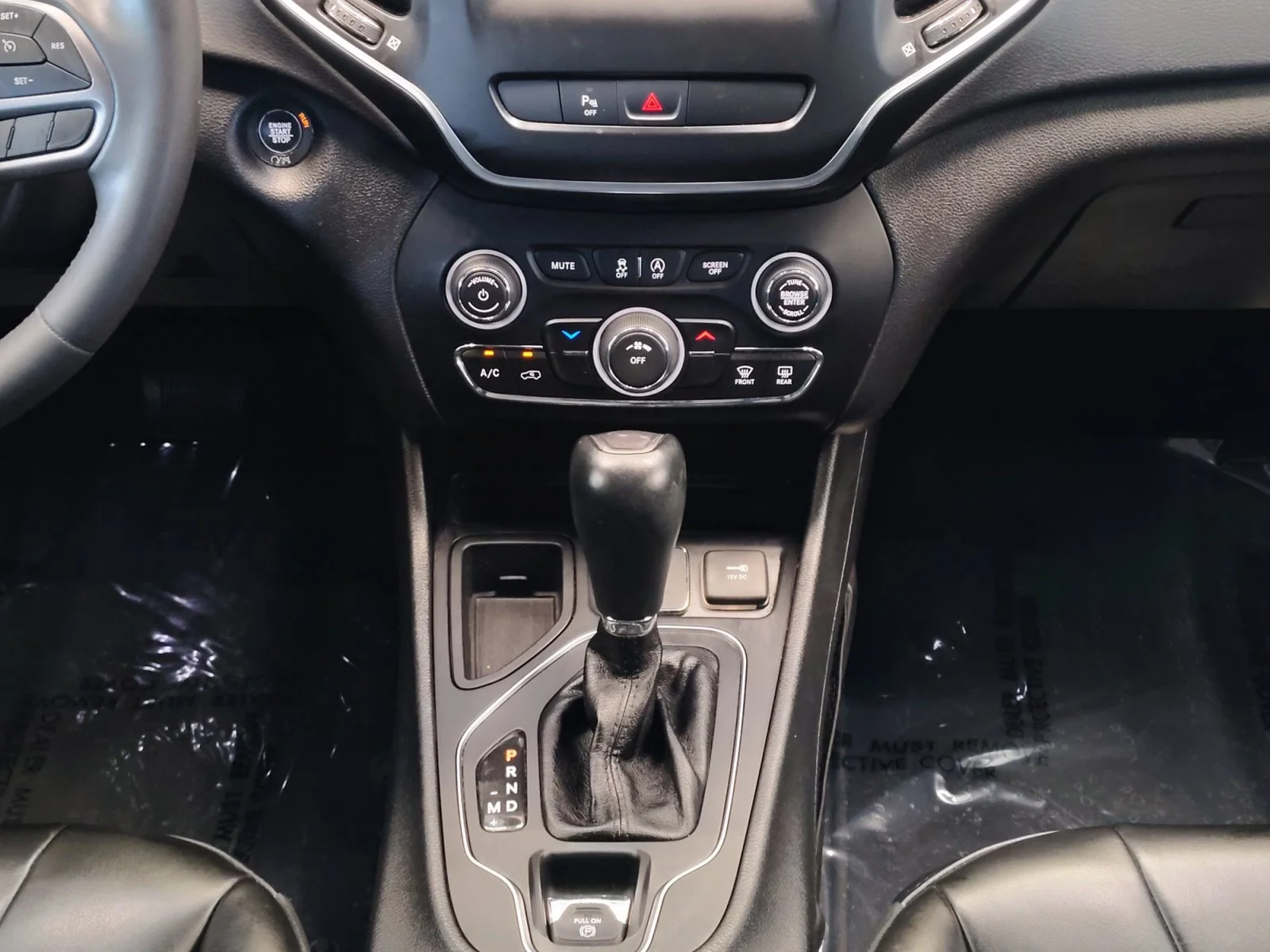 Used 2020 Granite Crystal Metallic Clearcoat Jeep Latitude Plus image 21