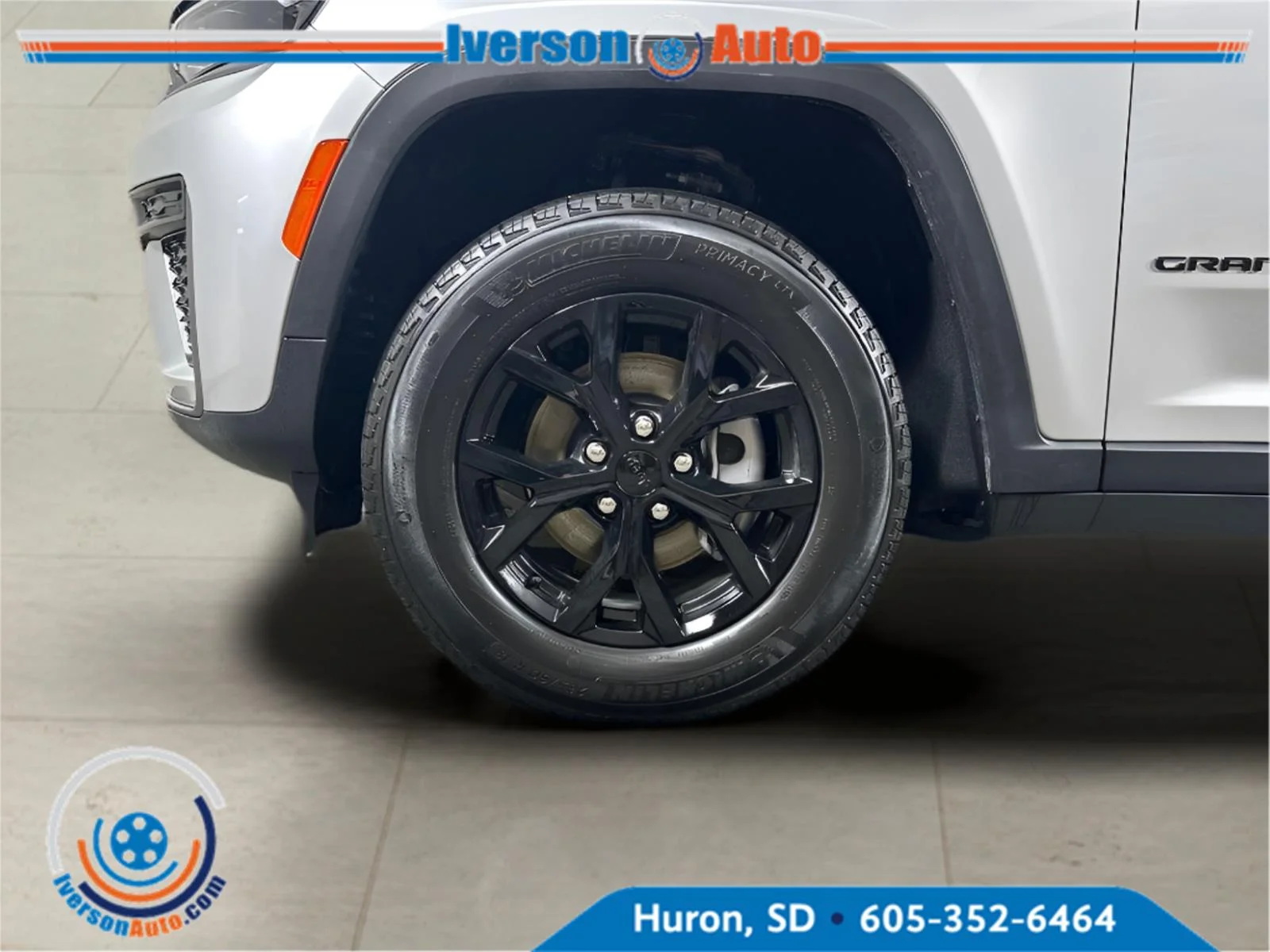 New 2026 Silver Zynith Exterior Paint Jeep Laredo Altitude image 7