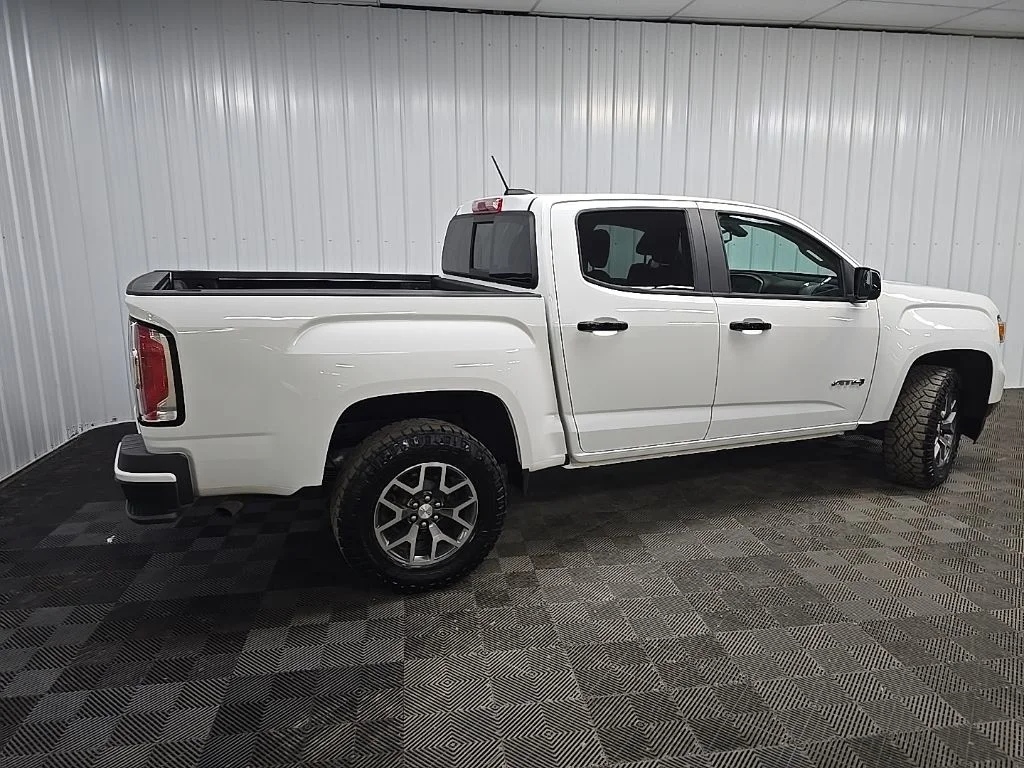 Used 2022 White GMC AT4 w/Leather image 3