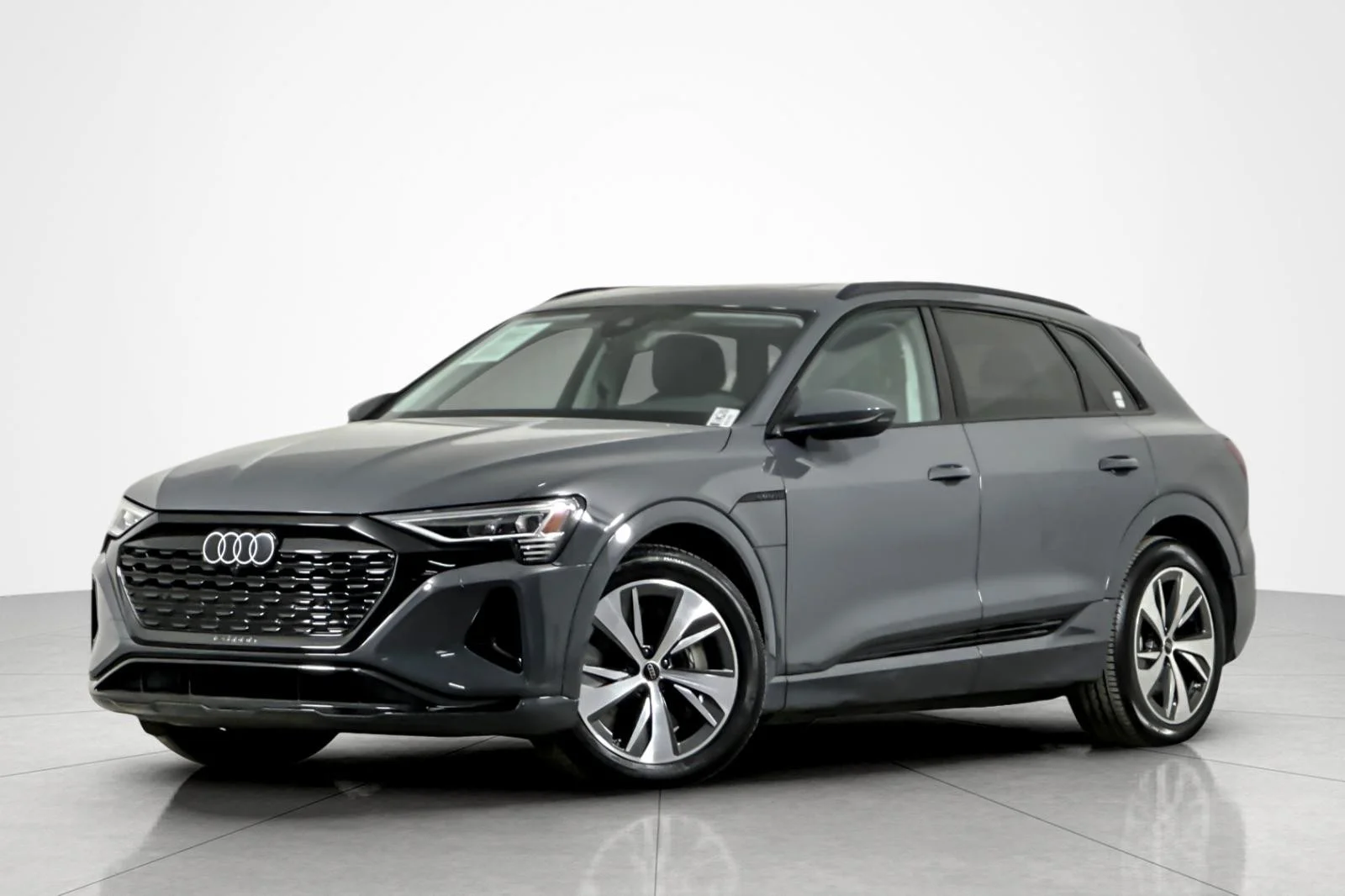 2024 Audi Q8 e-tron 55 114 kWh Premium quattro's photo