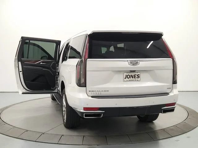 Used 2021 CRYSTAL WHITE TRICOAT Cadillac Premium Luxury image 14