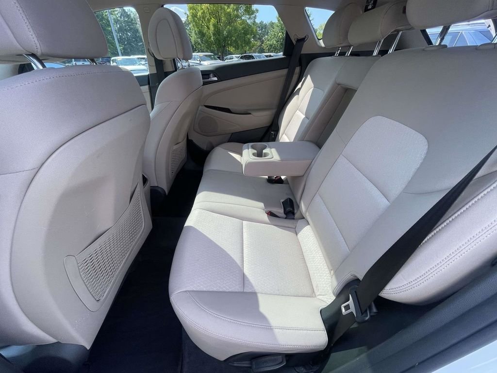 Used 2018 White Hyundai Value image 11