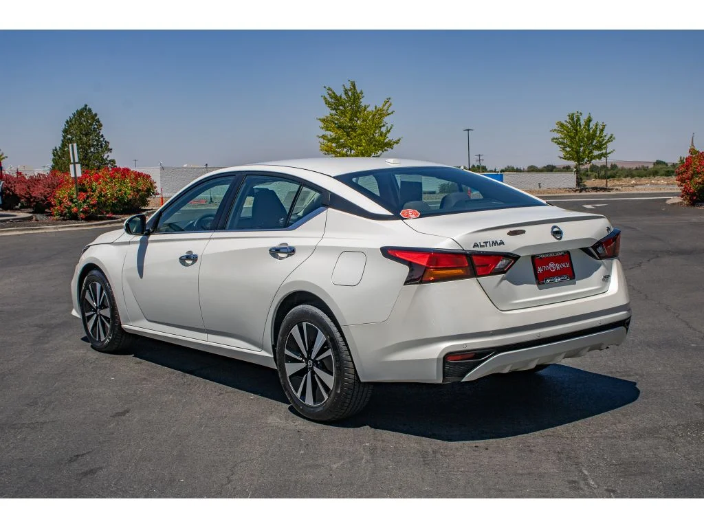 Used 2022 Pearl White Tricoat Nissan 2.5 SV image 6