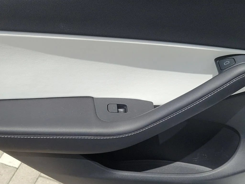 Used 2022 Pearl White Multi-Coat Tesla Performance image 11