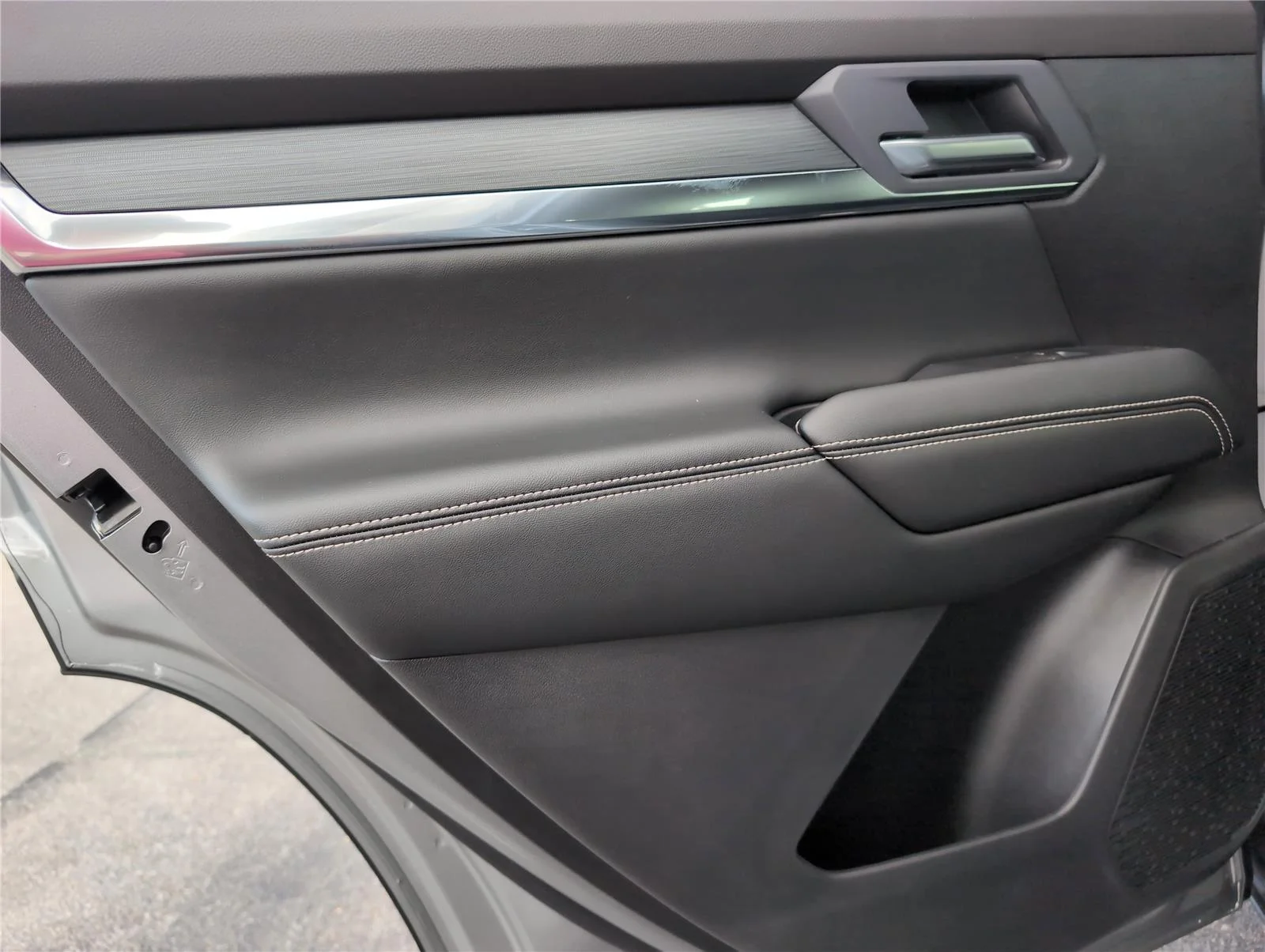 New 2026 Sterling Metallic GMC Elevation image 26