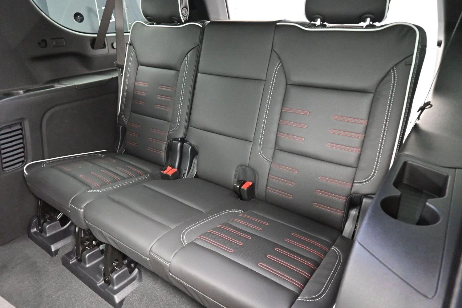 Used 2025 Sterling Metallic GMC AT4 Ultimate image 37