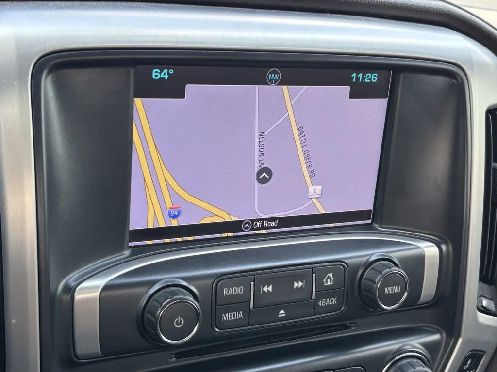 Used 2018 WHITE FROST TRICOAT GMC SLT image 26