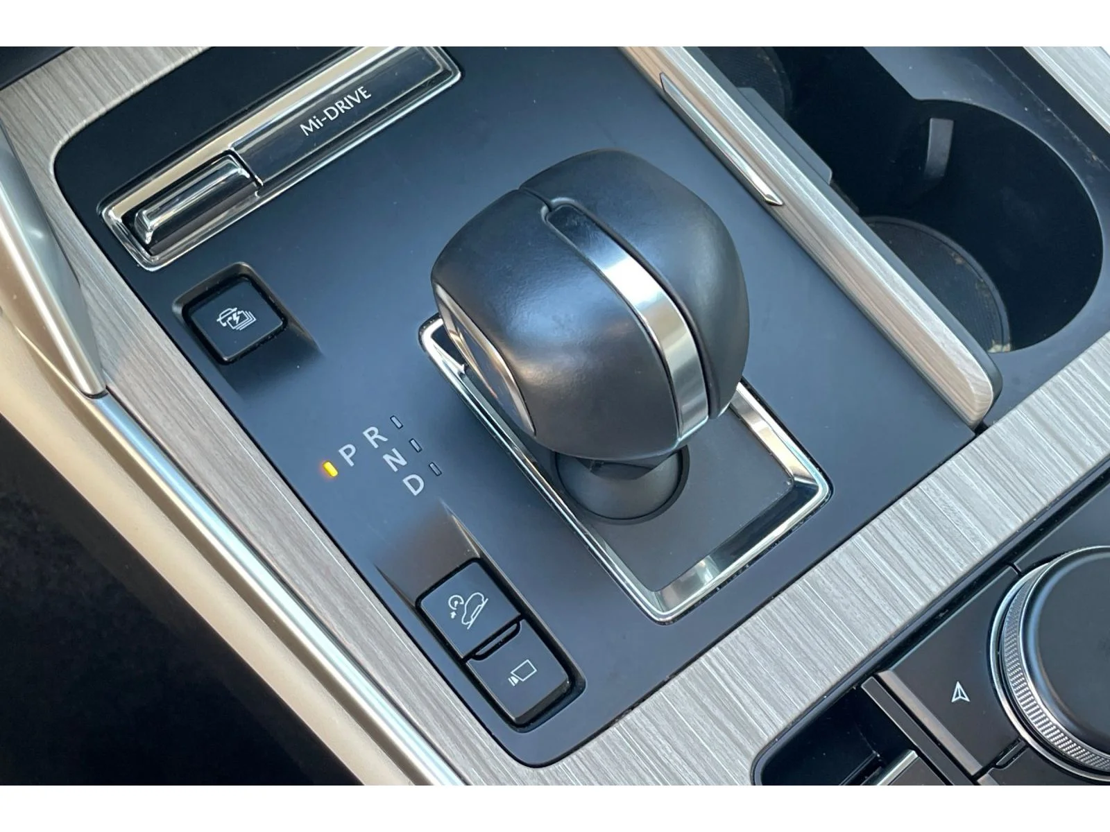 Used 2024 PLATINUM QUARTZ Mazda Premium Plus image 34