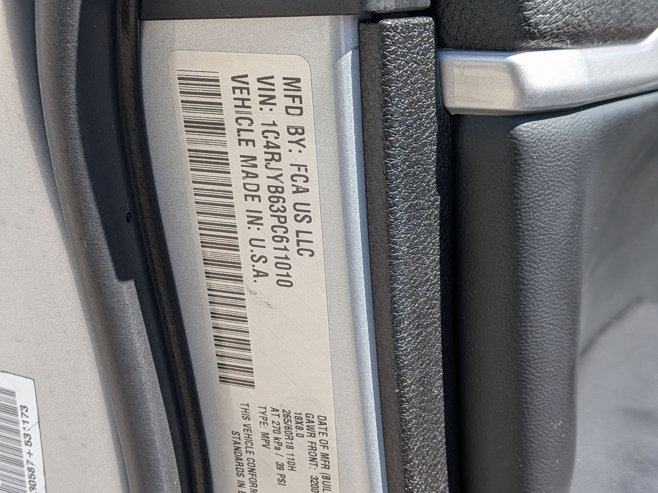 Used 2023 Silver Zynith Jeep 4xe image 35
