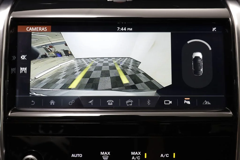 Used 2020 Gray Land Rover SE image 11