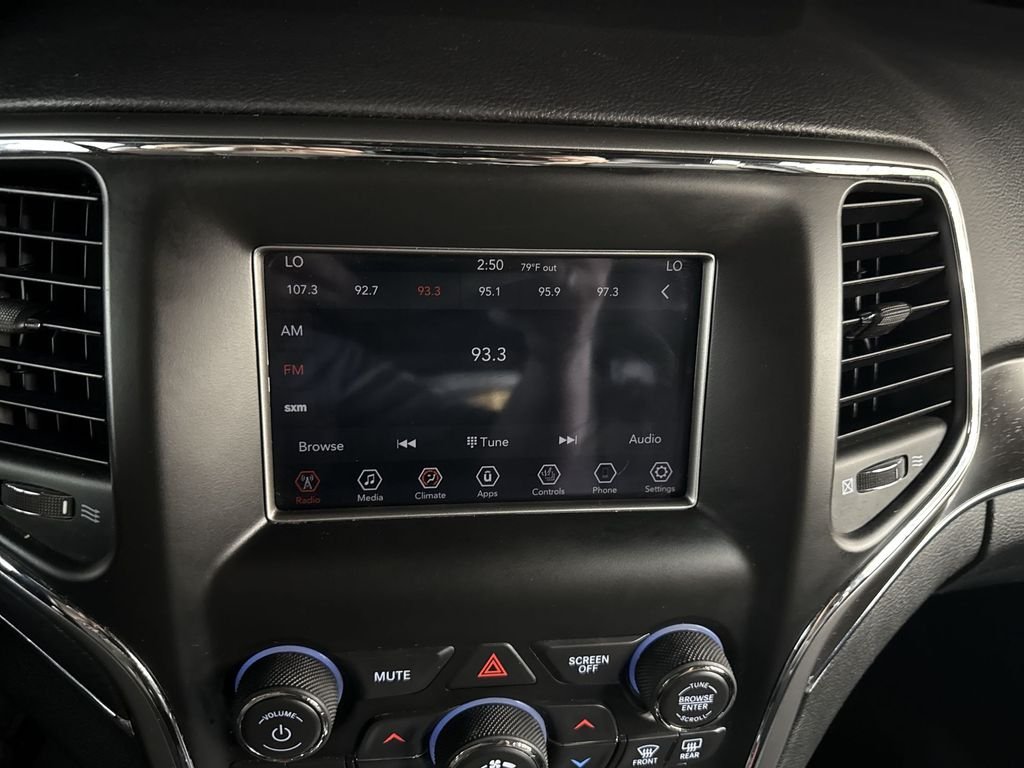 Used 2018 Billet Silver Metallic Jeep Limited image 28