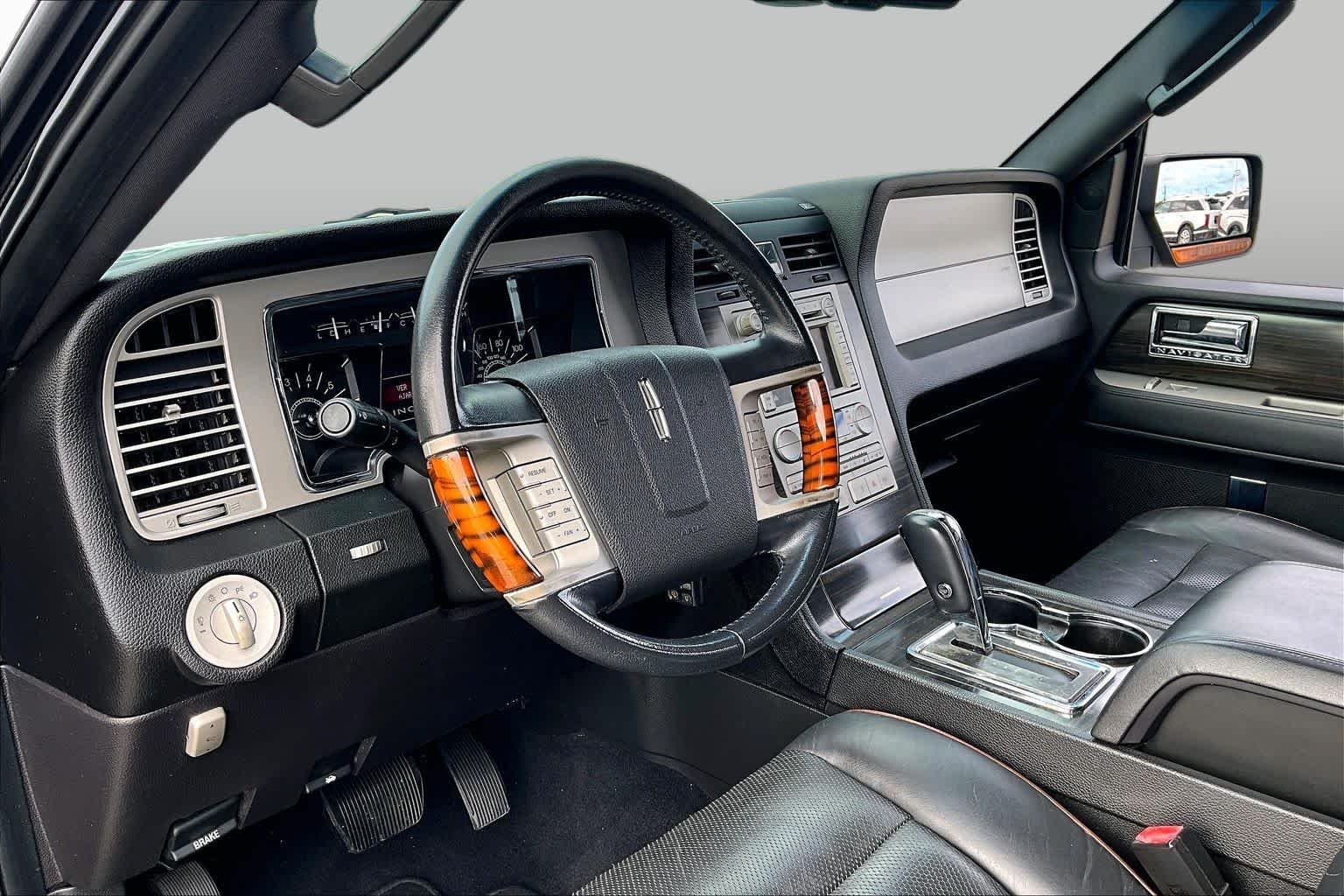 Used 2007 Black Lincoln Ultimate image 16