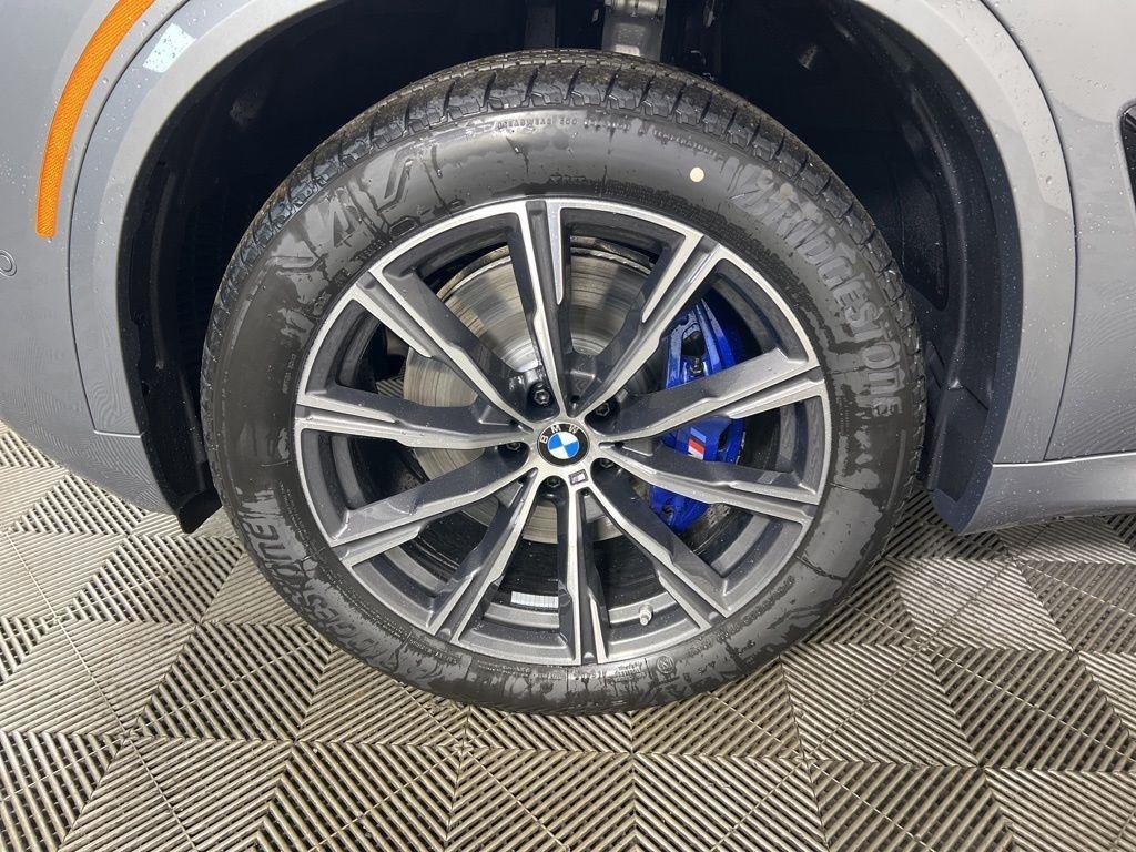 New 2026 Skyscraper Grey Metallic BMW xDrive40i image 6