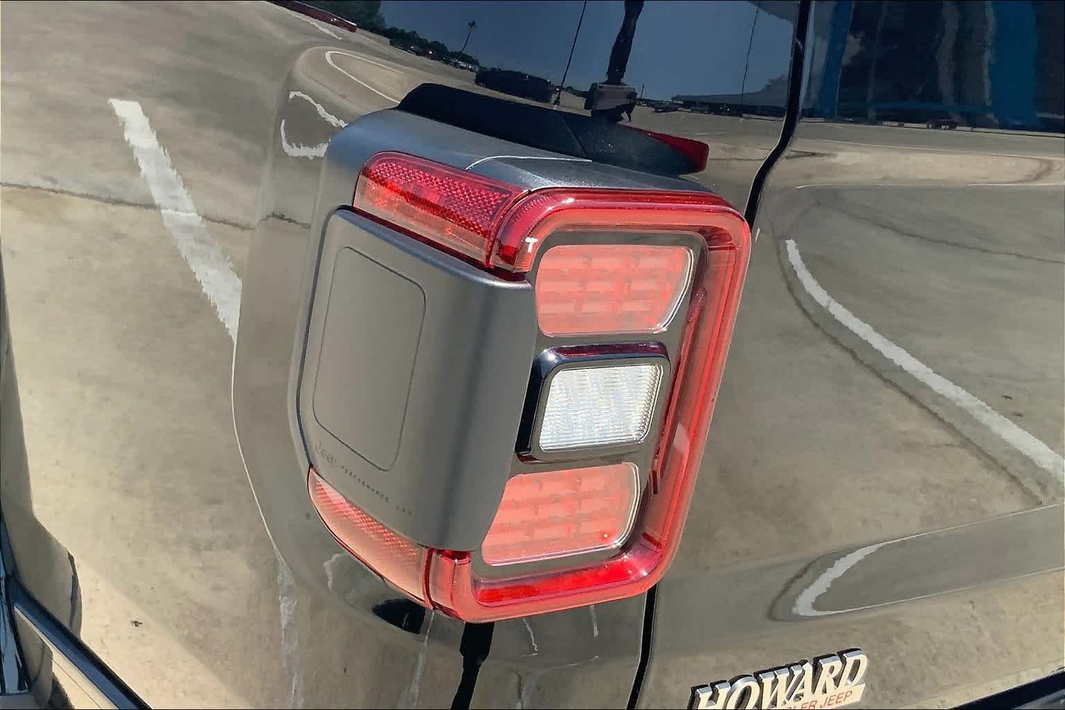 Used 2022 Black Clearcoat Jeep High Altitude image 55