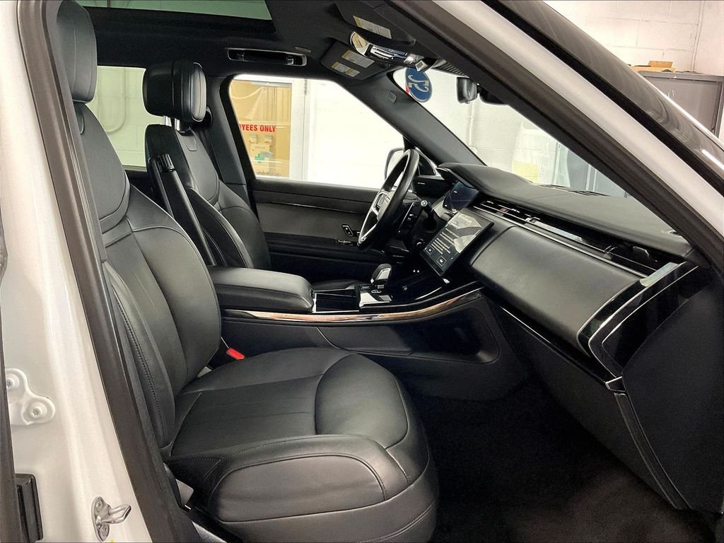 Used 2025 White Land Rover SE image 11