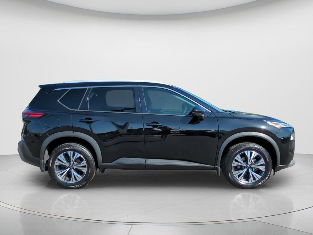 Used 2021 Black Nissan SV image 4