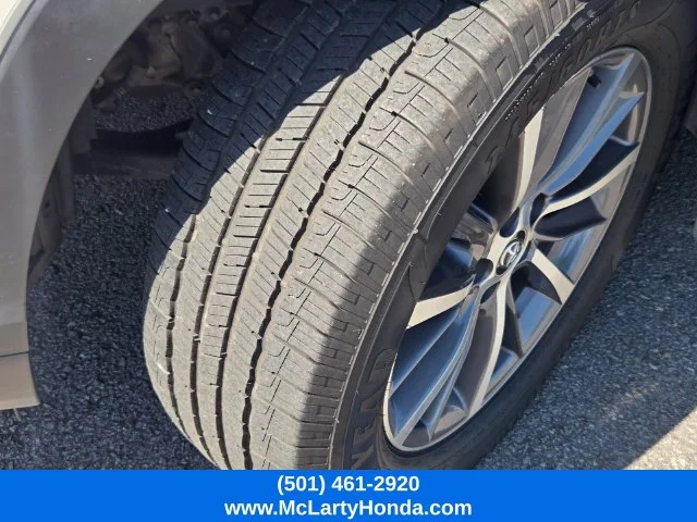 Used 2018 Blizzard Pearl Toyota XLE image 21