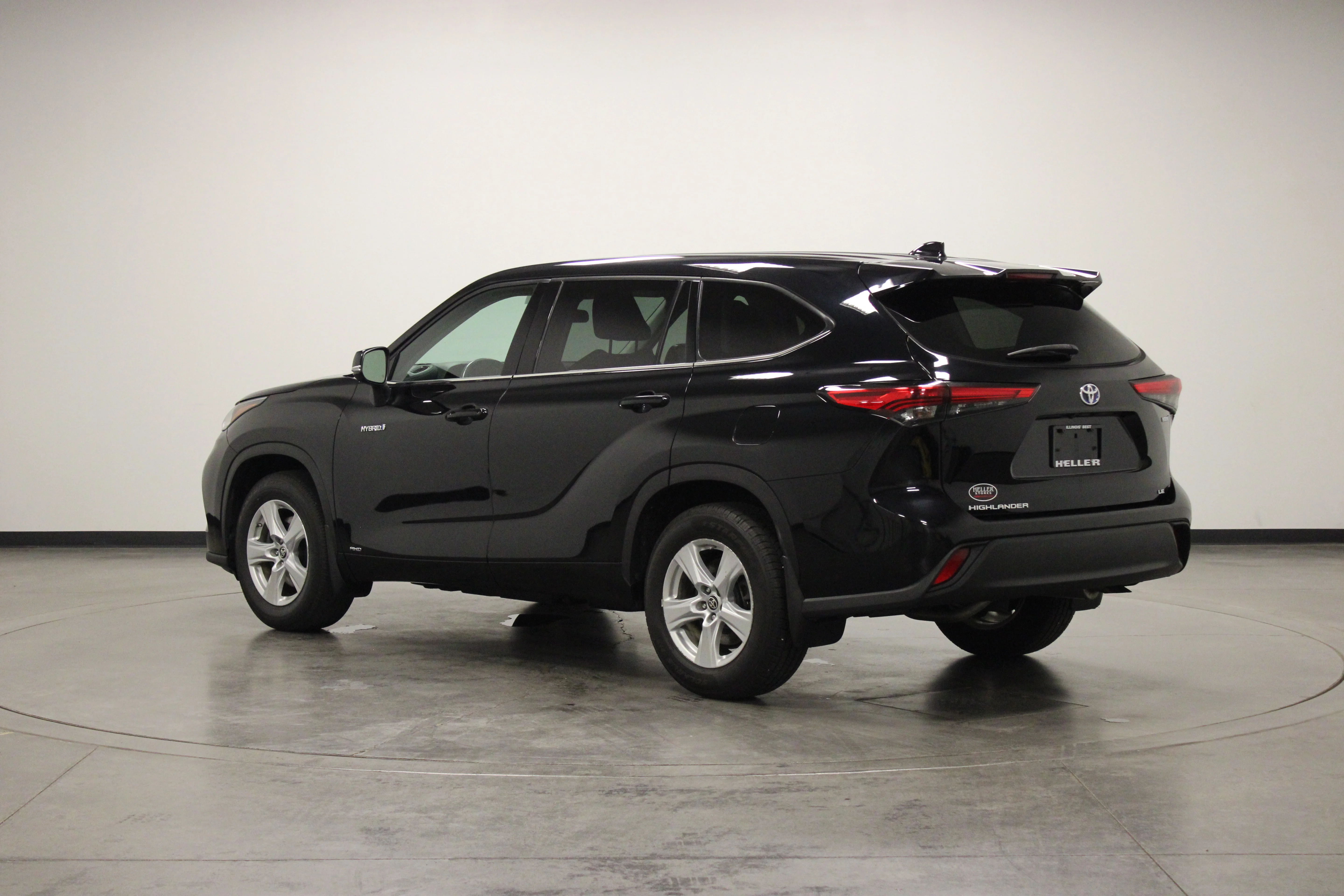Used 2021 Midnight Black Metallic Toyota LE image 4