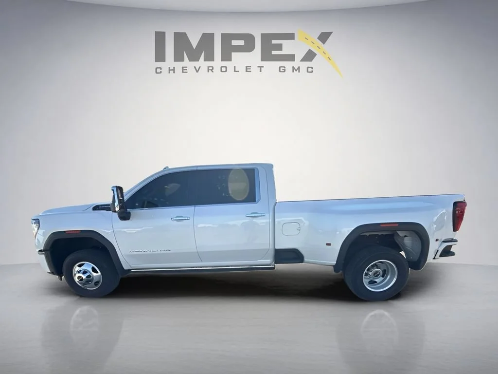 Used 2024 White Frost Tricoat GMC Denali Ultimate DRW image 2