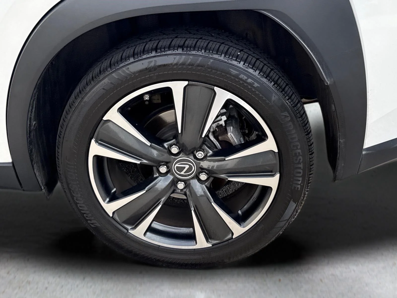 Used 2020 Eminent White Pearl Lexus UX 250h image 17