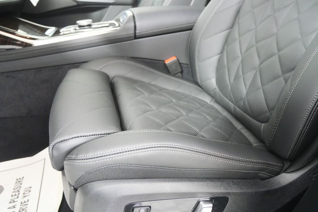 Certified Used 2027 Mineral White Metallic BMW xDrive40i image 9