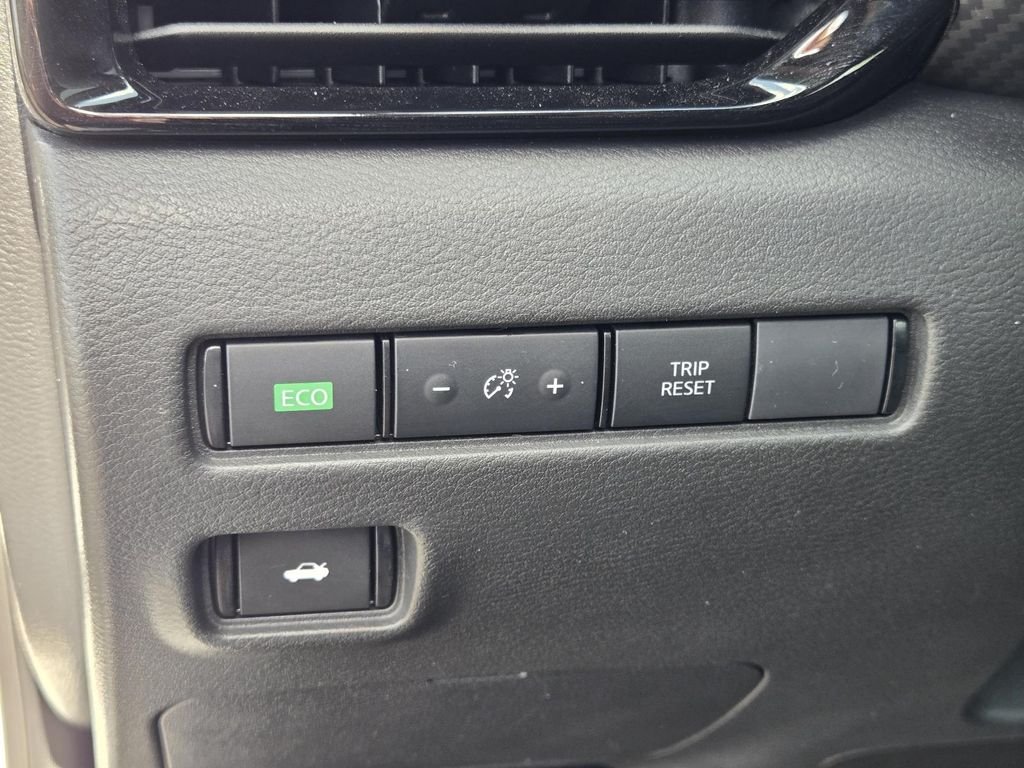 Used 2025 White Nissan SR image 21