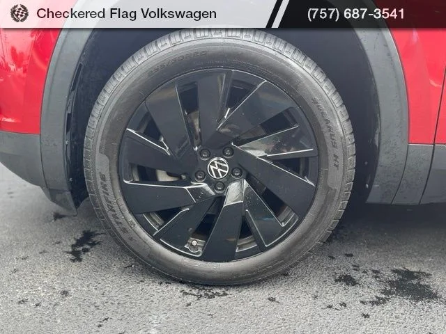 Used 2024 Aurora Red Metallic Volkswagen 2.0T SE w/Technology image 5