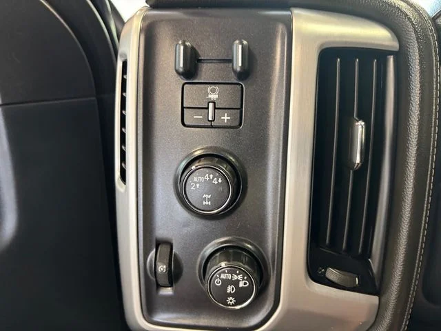 Used 2018 White GMC SLT image 23