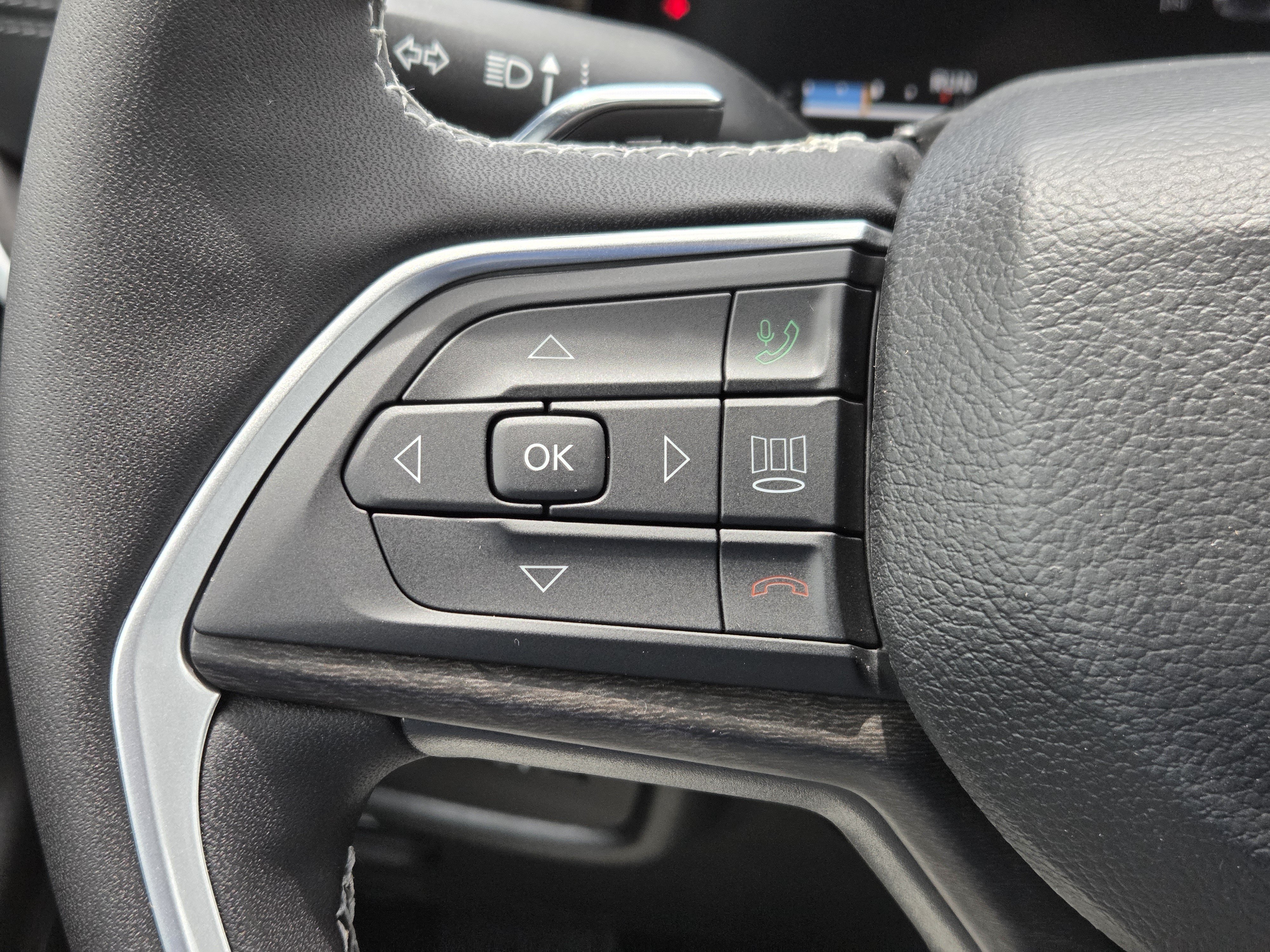 New 2026 Silver Zynith Jeep Laredo Altitude image 16