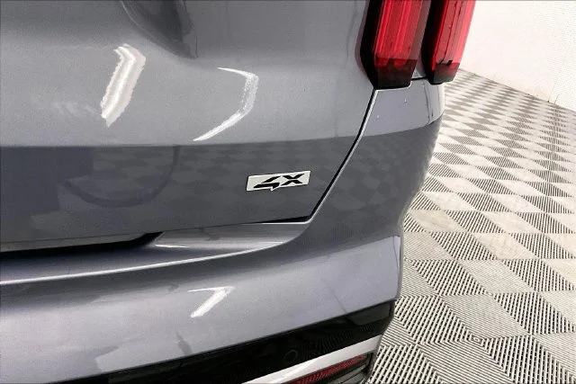 Used 2023 Everlasting Silver Kia SX image 9
