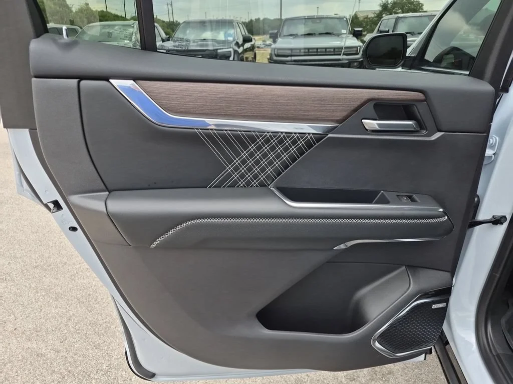 2026 GMC Acadia Denali - Photo 33