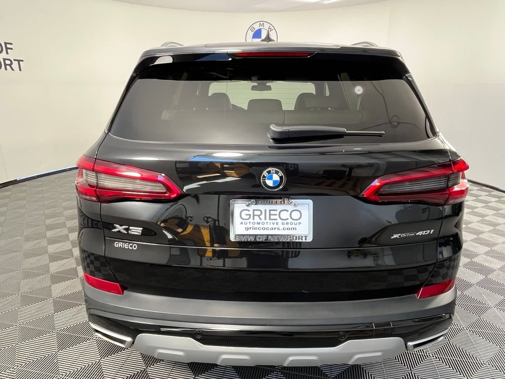 Used 2019 Black BMW xDrive40i image 12