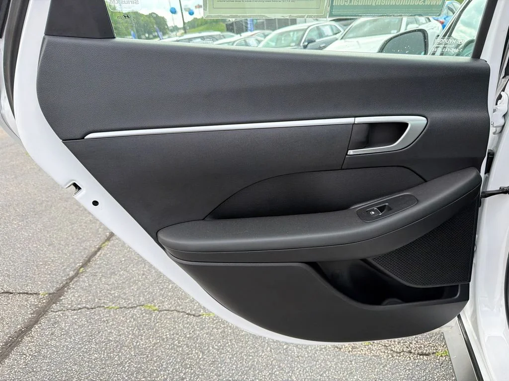 Used 2025 White Hyundai SE image 21