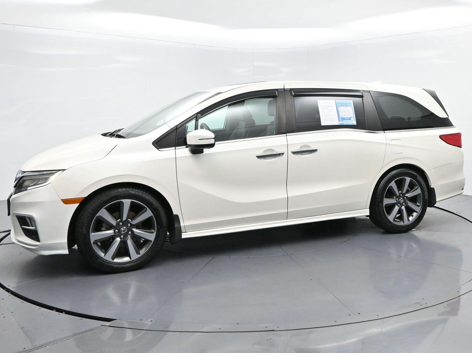 Used 2019 White Diamond Pearl Honda Touring image 4