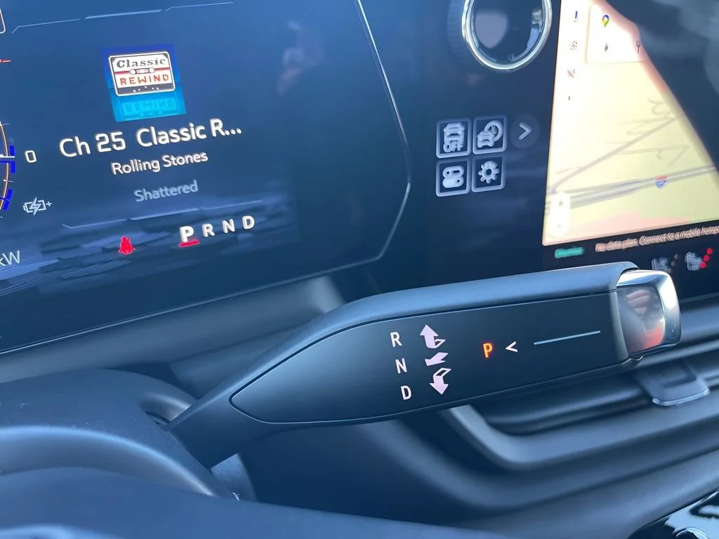 Used 2025 Summit White Chevrolet LT - Extended Range image 26
