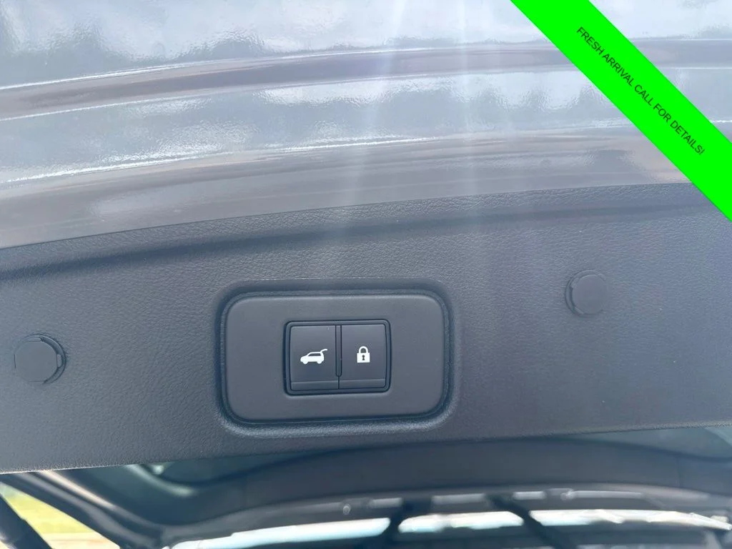 Used 2025 Gray Nissan Platinum image 12