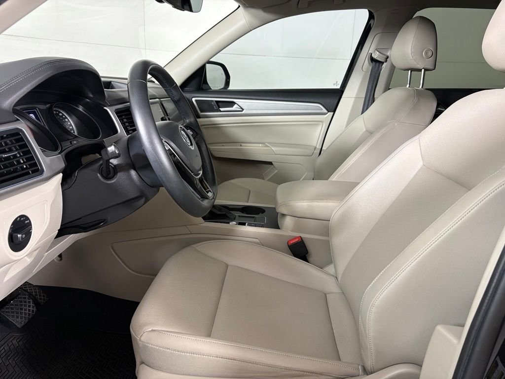 Used 2019 Black Volkswagen 3.6L V6 SE image 24