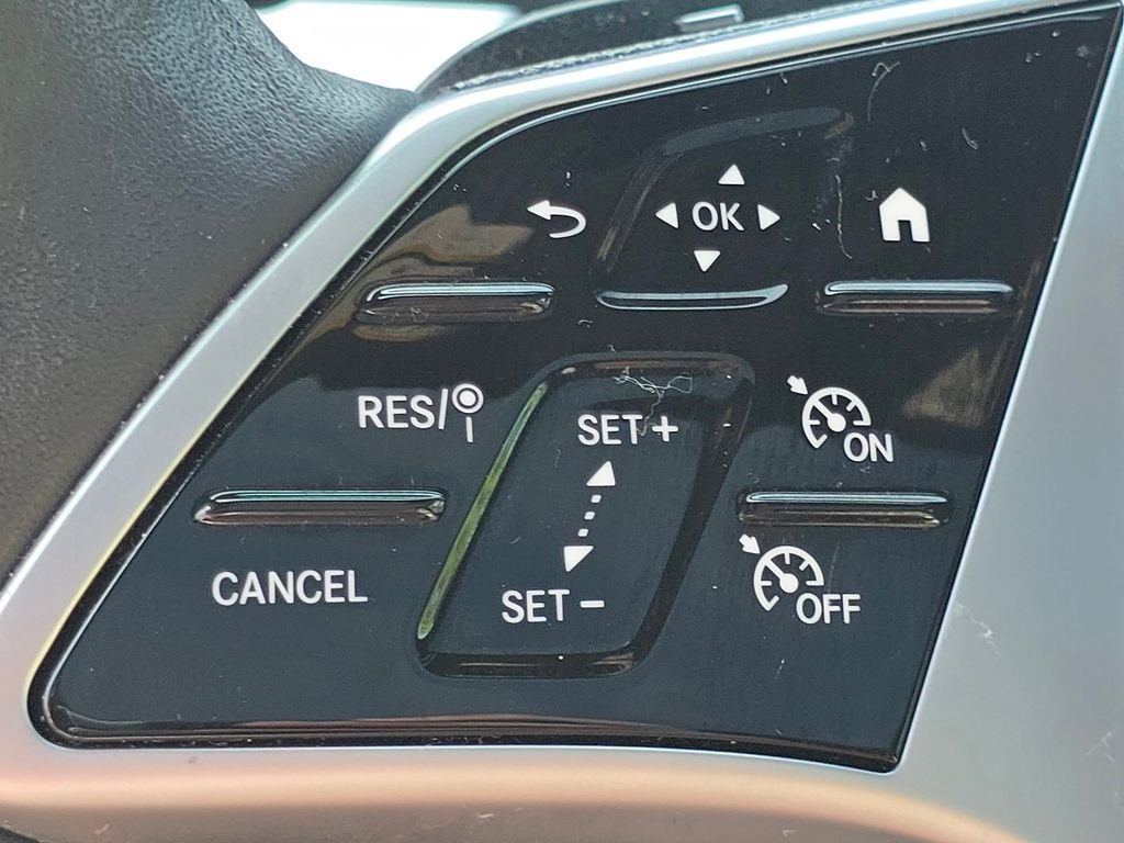 Certified Used 2025 Polar White Mercedes-Benz GLB 250 image 33
