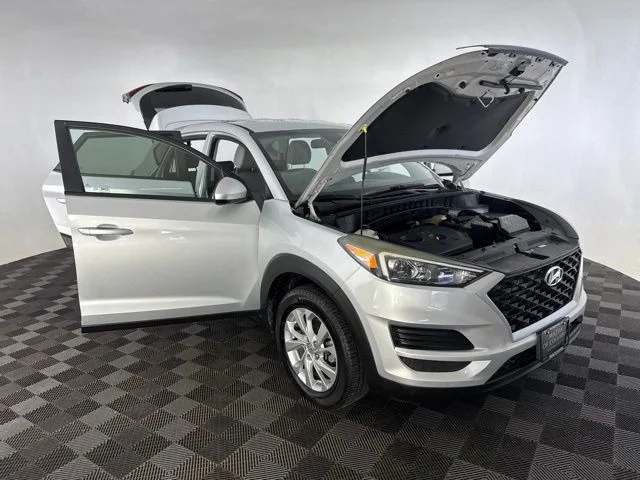 Used 2019 Silver Hyundai SE image 12