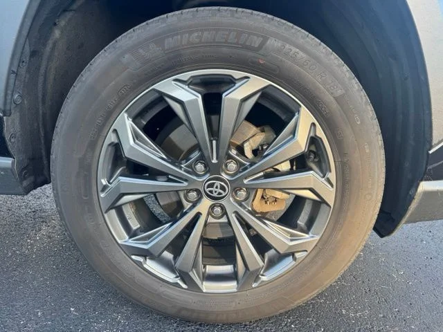 Used 2024  Toyota XLE Premium image 8