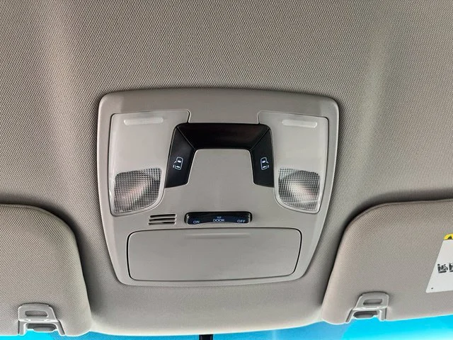 Used 2015 Silver Toyota LE image 34