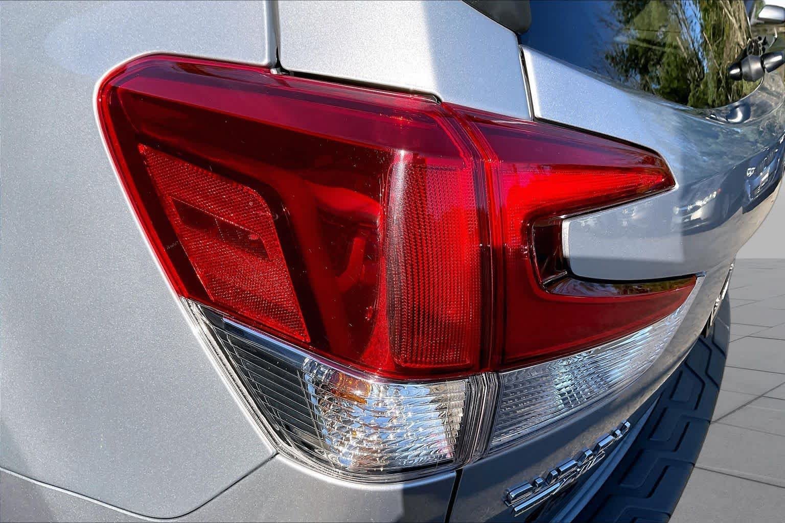 Used 2024 Ice Silver Metallic Subaru Premium image 29