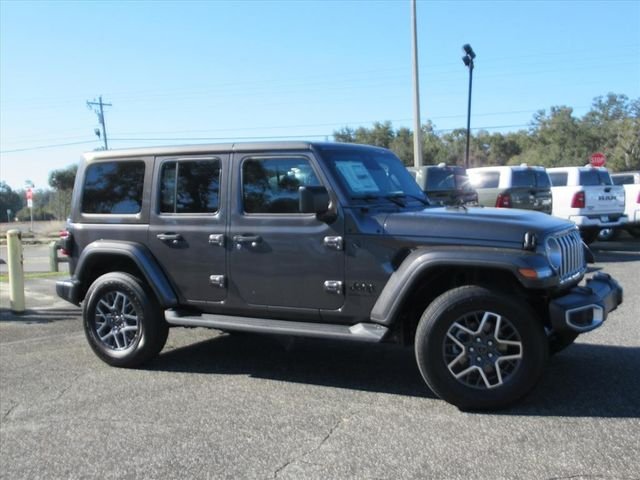 New 2026 Granite Crystal Metallic Clear-Coat Exterior Paint Jeep Sahara image 2