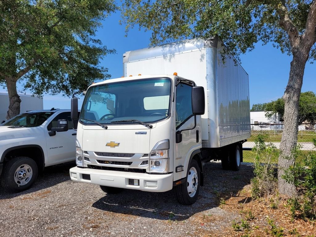 New 2024 Arc White Chevrolet MEDIUM ASH GRAY image 4