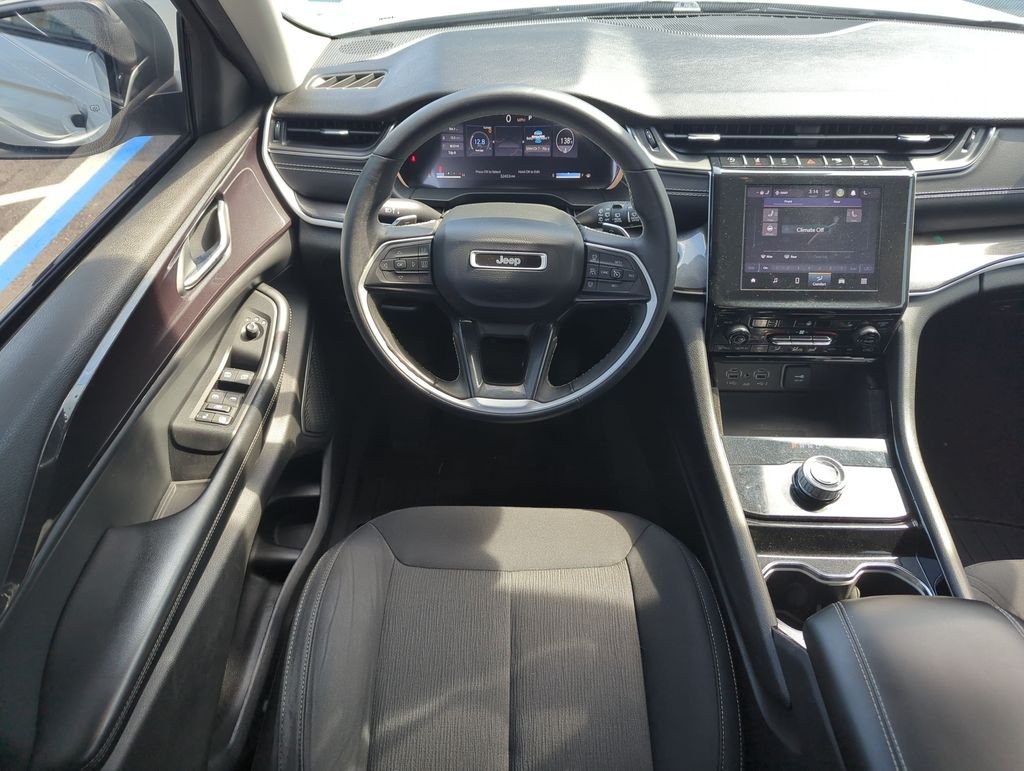 Used 2022 Silver Jeep Laredo image 14