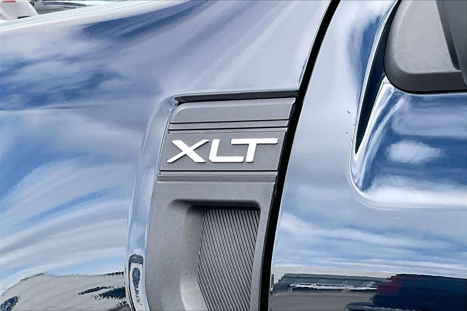 Used 2022 Alto Blue Tinted Clearcoat Metallic Ford XLT image 10