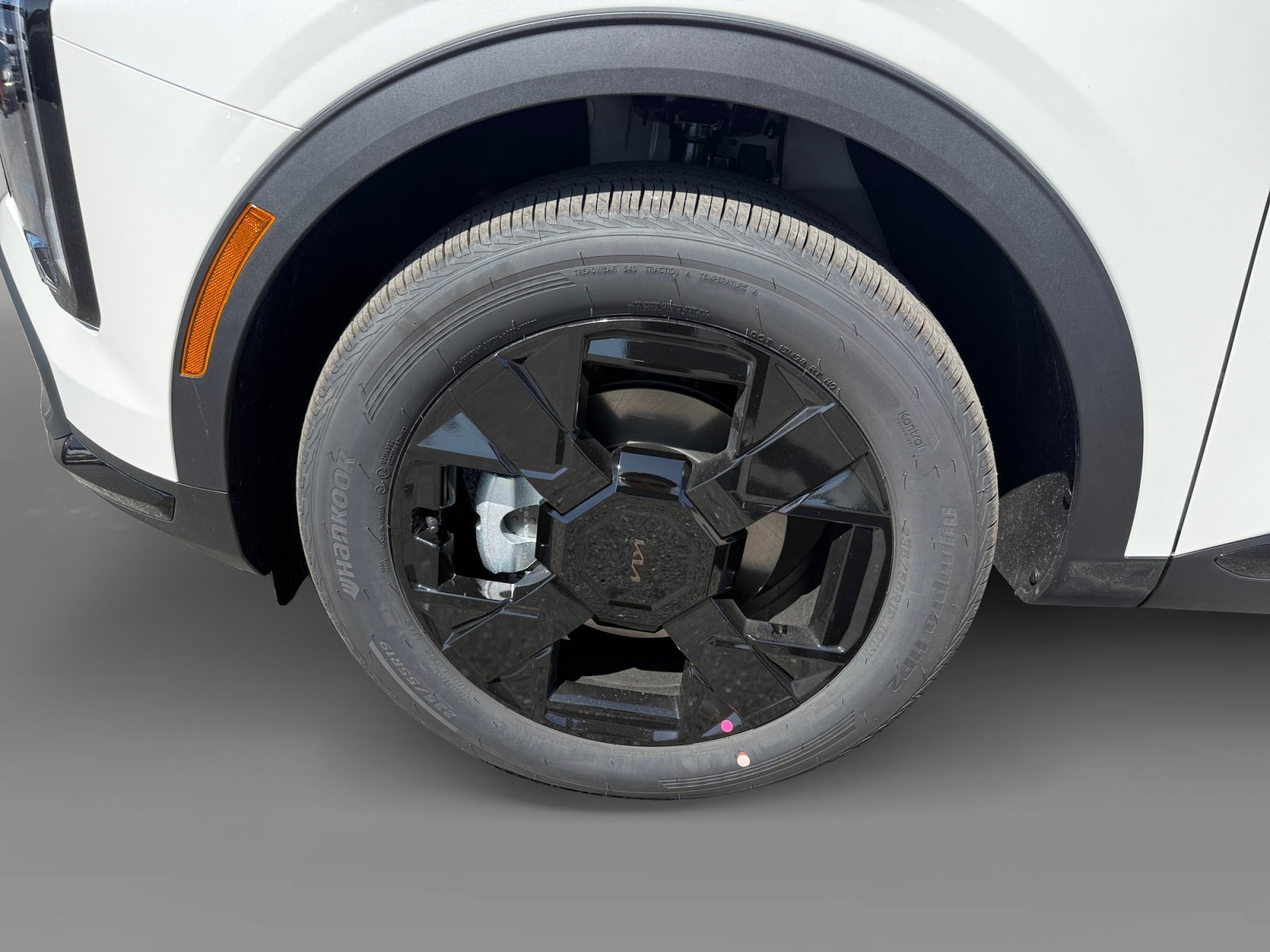 New 2027 Snow White Pearl Kia X-Line image 9