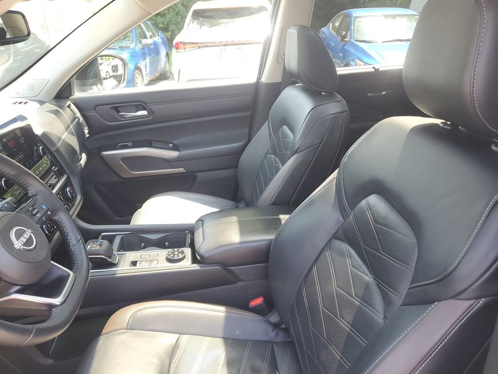 Used 2022 Solid Gray/Super Black Nissan Platinum image 12
