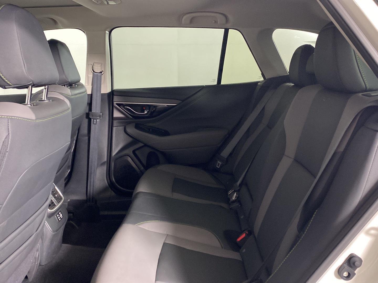 Used 2025 Crystal White Pearl Subaru Onyx Edition image 15
